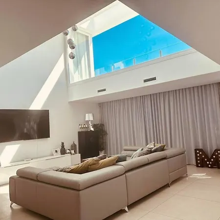 Villa Luxury Modern 4 Bed - 5 Minutes From Town! Malaga