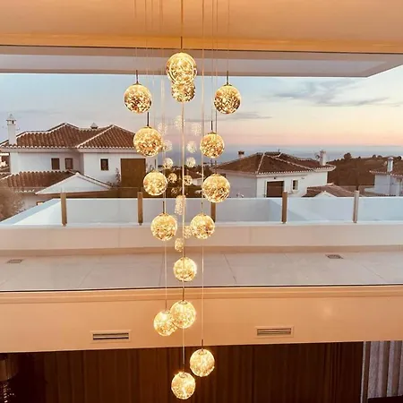 Luxury Modern 4 Bed - 5 Minutes From Town! * Malaga