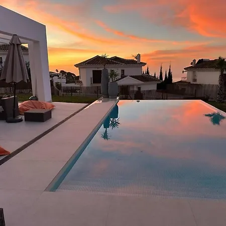 Luxury Modern 4 Bed - 5 Minutes From Town! Malaga