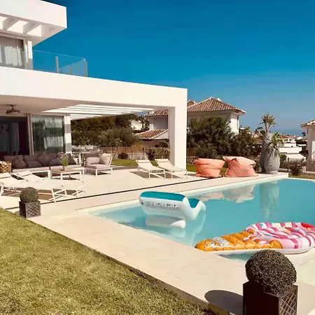 Luxury Modern 4 Bed - 5 Minutes From Town! * Malaga